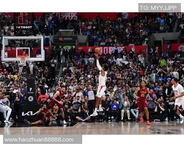 0.4秒空接扣篮绝杀!7人上双掀翻东部第二,快船旧将狂轰33分 0.4秒空接扣篮绝杀!7人上双掀翻东部第二,快船旧将狂轰33分