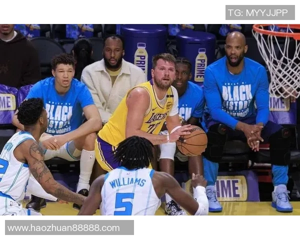 掘金主场球迷提前退场!默里空砍28+11,东契奇三双率湖人上演翻盘奇迹 掘金主场球迷提前退场!默里空砍28+11,东契奇三双率湖人上演翻盘奇迹